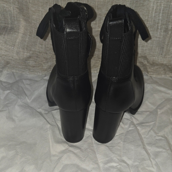 Used Women's Black Lace-Up Ankle Boots - Picture 3 of 8